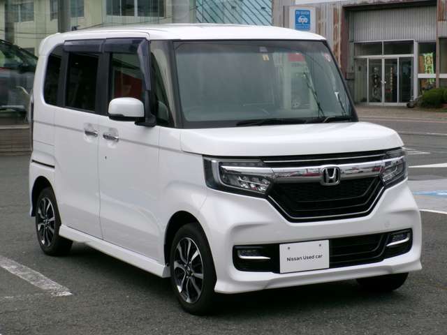【車検・点検もおまかせください】　お買い上げ頂いたお車の整備も当社工場で行います。ディーラー基準の安心な整備でお客様の車検・点検もサポートします。