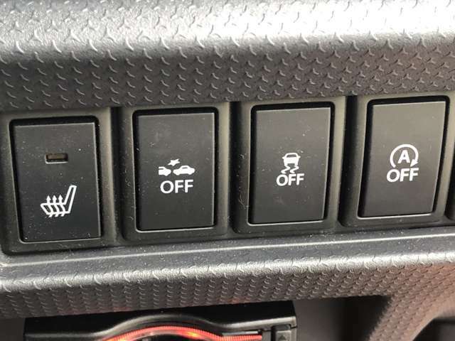 アイドリングストップオフなどの各スイッチ☆アイドリングストップ中のエアコンは冷風から送風に切り替わりますが、暑い日にはずっと涼しくしておきたいですよね？そんな時はオフにしてドライブを楽しみましょう！