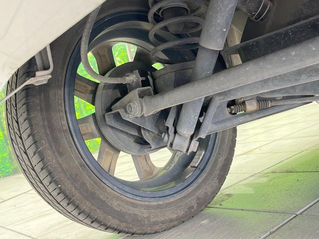 お車を安心してお乗りいただく為には、足回りの定期点検が欠かせません。サービスサポート（有償保証）では無料点検もご提供しており、安心のカーライフをお過ごしいただけるサポート体制が整っています。