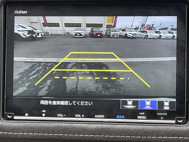【バックモニター】後ろのカメラの映像をモニターに映し出すことができます！後方の見えない死角や、障害物との距離感をしっかり確認することができます！駐車が苦手な方におすすめです。
