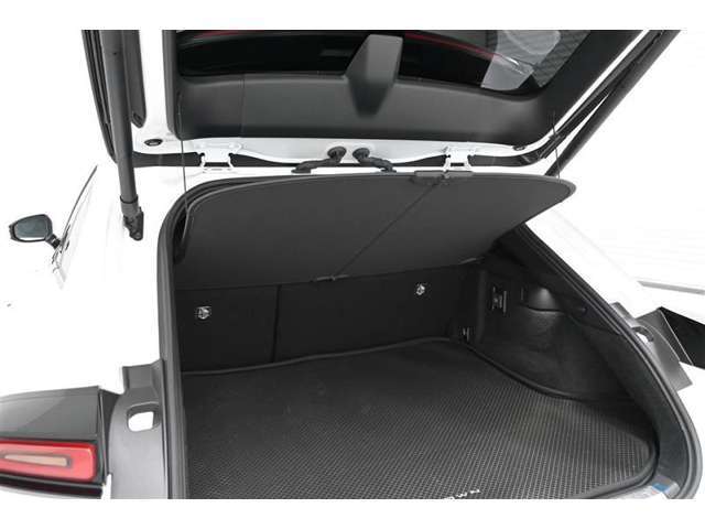 トノカバーを装着すると、外から荷物を見られることがなく、盗難防止にもなります。不使用時はコンパクトにたためます。