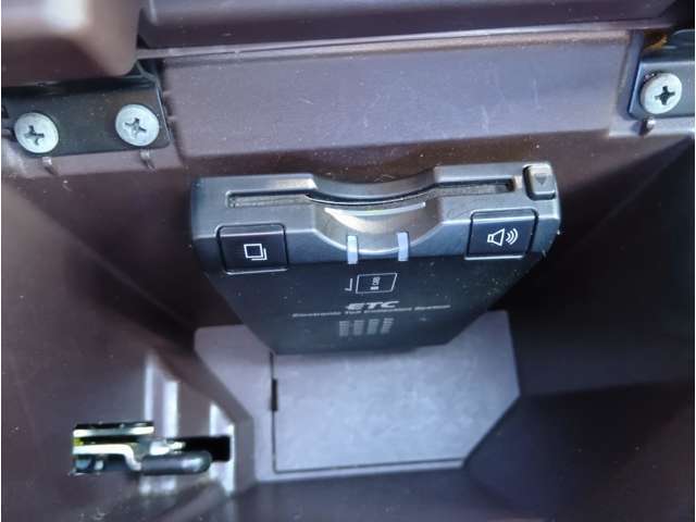 【ETC】高速道路の料金所をストレスなく通過！話題のスポットやサービスエリアに多い「スマートIC」利用時は必須のアイテムです。当店でセットアップを実施、ご納車当日からすぐにご利用いただけます！