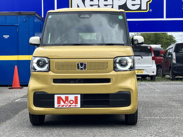 【当店のこだわり】入庫後のお車は選任スタッフによる細部清掃を実施しております。足回り、エンジンルーム、室内、室外を隅々まで綺麗にしております。展示車はピカピカです。全国配送も可能ですのでご相談下さい！