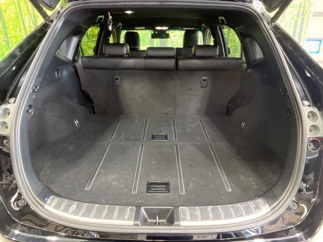 後席を格納すると、これだけの広さが！シーンに合わせたシートアレンジで、大きな荷物も積むことが出来ます♪