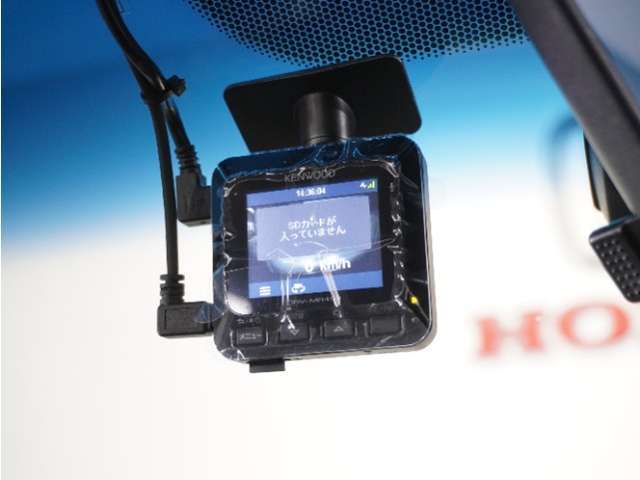 ◆ドライブレコーダー◆映像・音声などを記録する自動車用の装置です。　もしもの事故の際の記録はもちろん、旅行の際の思い出としてドライブの映像を楽しむことができます。