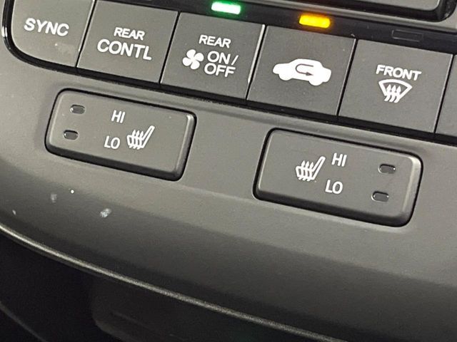【シートヒーター】寒い日に重宝するシートヒーター！エアコンより早く温まってくれるので寒がりの人も安心ですね♪エアコンの温風は乾燥するから苦手、という方にもをおすすめです。
