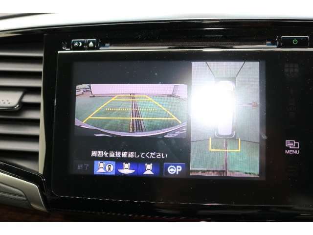 バックカメラが装備されています。縦列駐車やバックする際に映像をナビ画面で確認できますので車庫入れが苦手な方も安心できますよね♪