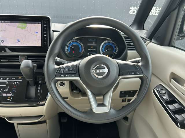 ハンドルは軽やかに回り、気持ちよく運転が出来ます。
