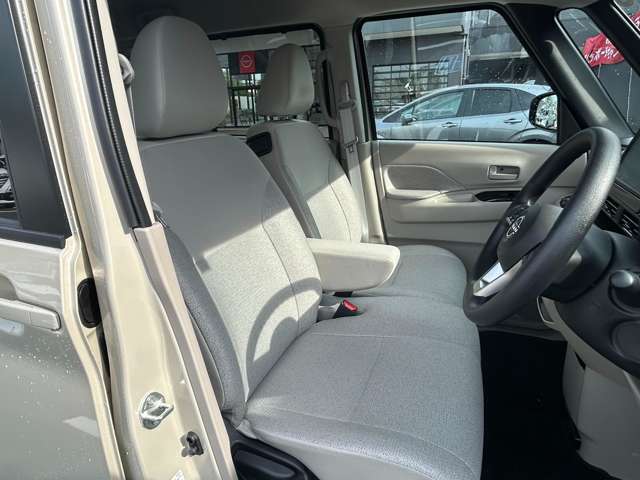 【ゆったりと運転してください】足元空間も広く、スムーズに乗り降りもいただけます♪