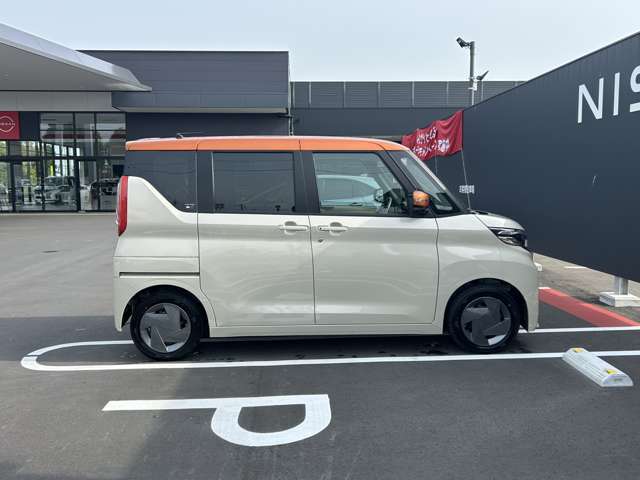 横から見てもスタイリッシュなデザイン、乗り降りもしやすいです。是非、ご試乗ください☆