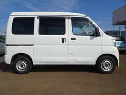 車の整備費用（消耗部品の交換等）は、1台平均3・4万円かかります。当社ではその費用を車両価格に含めております。安いだけの車は販売しません。