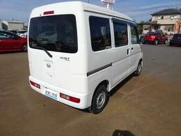 全車、無料で保証をお付けいたします。電球1個からエンジンまで保証いたします。保証期間が過ぎましても、できるだけのことはさせていただきます。有料にはなりますが、1年保証・2年保証を付けることもできます。