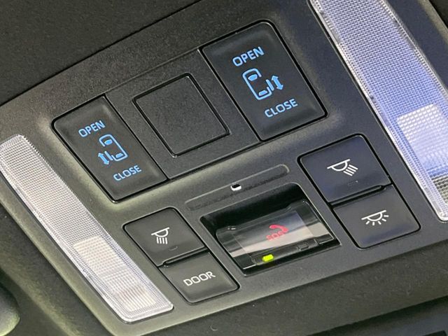 【両側パワースライドドア】スマートキーや運転席のスイッチで後席両側スライドドアの開閉が可能♪電動だから力を入れてドアを開ける必要が無く、小さなお子様でも簡単に開け閉めでき快適です♪