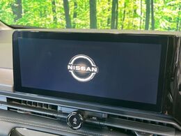 【メーカー純正ナビ】インテリアに溶け込むスタイリッシュな「専用設計」メーカーナビを装備♪視認性や操作性など基本性能にも優れ、より上質なカーライフをお楽しみいただけます。
