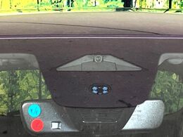 【ホンダセンシング】走行中に前方の車両等を認識し、衝突しそうな時は警報とブレーキで衝突回避と被害軽減をアシスト。より安全にドライブをお楽しみいただけます。