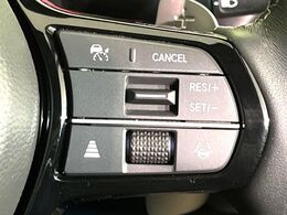 【アダプティブクルーズコントロール】高速道路での長距離走行が楽に！！自動で速度を保つクルーズコントロールが、衝突軽減システムと連携し、前方の車両を感知して車間を保つように速度調節してくれます！！