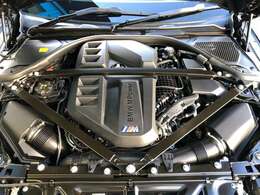 納車前の点検整備にて、エンジンオイル、エレメント、ワイパー、フィルター類の消耗品の交換に加えて、機関系、電装系、足回りなど、しっかりと点検整備を行います。