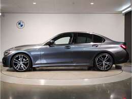 ☆BMWは自動車メーカーとしてのアイデンティティ…BMWらしさを守るため頑なに前後重量配分50:50にこだわり続けています☆