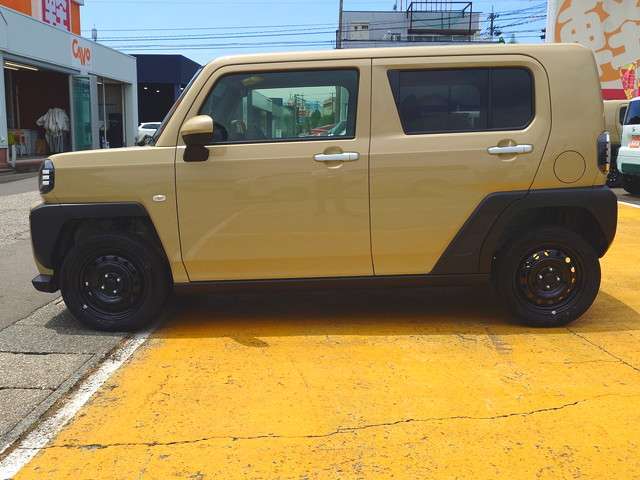【届出済未使用車とは】自動車の分類では「新車」「中古車」この2種類しかありません。走行距離が100km未満かつ初度登録または初度届出された車両を「届出済未使用車」と呼んでいます。