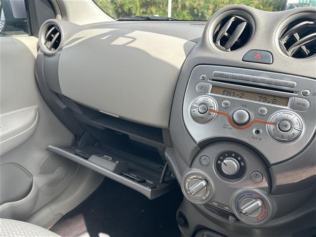 【グローブボックス】『グローブボックス』の画像になります。車検証ケースや日頃使う小物類の収納に便利ですね！