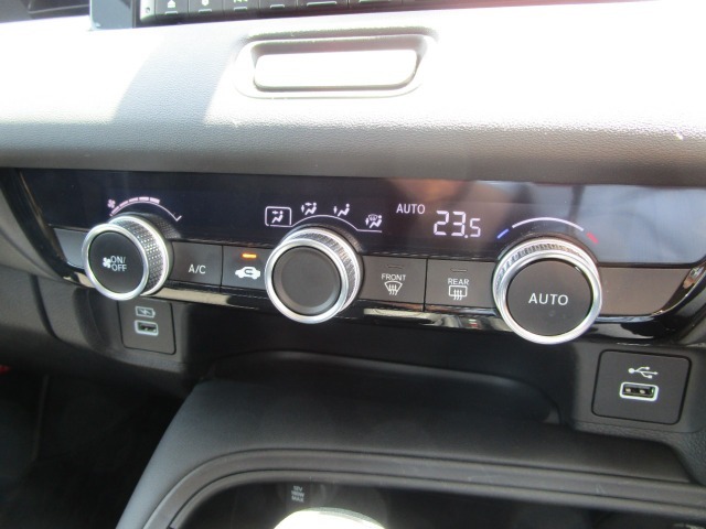 お好みの温度に調整し、快適な車内になります。