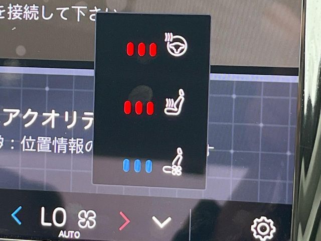 【シートベンチレーション】夏場は涼しい風でお尻や背中の熱・ムレを防ぎ、冬にはエアコンよりも早く温まってポカポカに！レザーシートにうれしい装備で、どんな季節も快適にお過ごしいただけます。