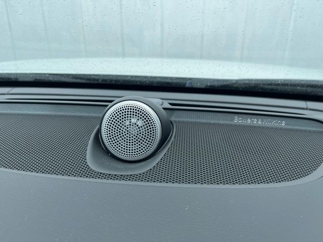 【Bowers　＆　Wilkins】ボルボのプレミアムオーディオ。車内空間という特殊な環境に100年以上の伝統を持つイェーテボリ交響楽団の音響を再現した「コンサートモード」を搭載。