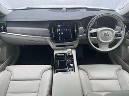 プラグインハイブリッドモデルのS90が入庫しました！EV走行可能で燃費良好！さらにプレミアムサウンドをオプション装備！楽しいドライブが出来そうですね♪スタッフお勧めの一台です！
