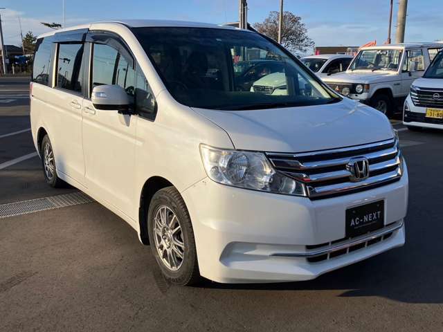 働いているスタッフは、中古車販売に携わってきたスタッフばかりなので車の知識やアドバイスはお任せください。「買ってよかった」「乗って楽しい」と思える一台のご提供をお約束します！