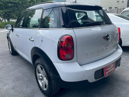 提携先自動車認証工場にて点検整備を行っておりますので、購入後のカーライフも安心です。車検や整備、鈑金もおまかせください！