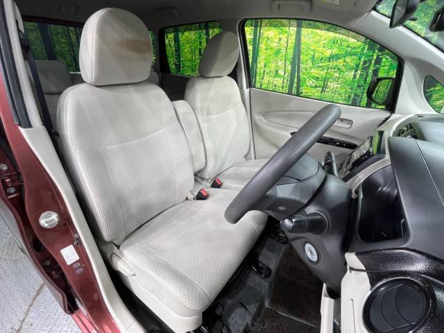 運転席シート廻りは使用感も少なく、良好な状態となっています。丁寧に使われていたことがよくわかりますね。
