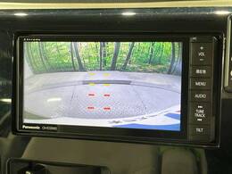 【バックカメラ】駐車時に後方がリアルタイム映像で確認できます。大型商業施設や立体駐車場での駐車時や、夜間のバック時に大活躍！運転スキルに関わらず、今や必須となった装備のひとつです！