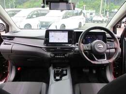 電気自動車ならではのe-POWER専用コクピット。未体験のドライブが始まる予感に満ちています。