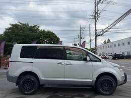 内外装共に状態が良いデリカD:5が入庫♪ワンオーナー車/リフトアップ/新品バンパーガード/新品サイドステップ/新品ジオランダーXATタイヤ/新品バトルシップアルミ/両側パワスラ/Bカメラ/ナビ/フルセグTVなど装備満載
