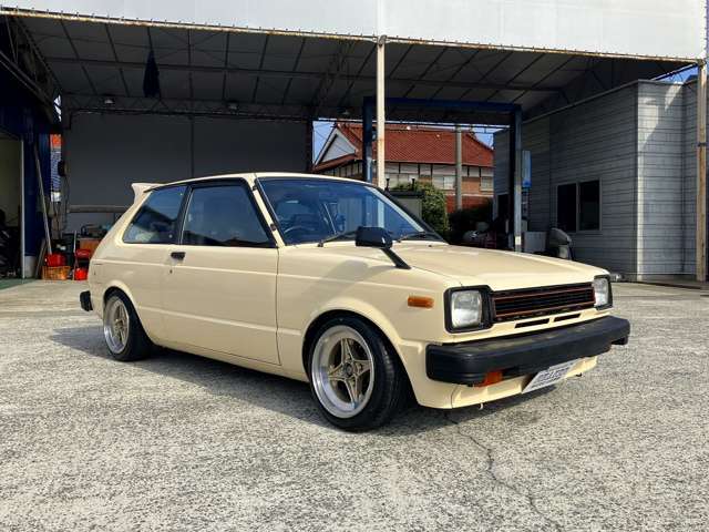 ソレックスキャブ　タコ足　フジツボマフラー　タケチプロジェクトレーシングハートアルミ　フルタップDampers　TRDショック　LSD　ナルディタイプハンドル　フルバケシート　ルーフスポイラー　サンルーフ