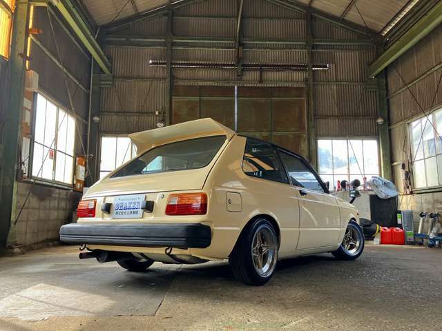 リアのルーフスポイラーが良い味出してます！これぞKP61の定番スタイルですよね！！
