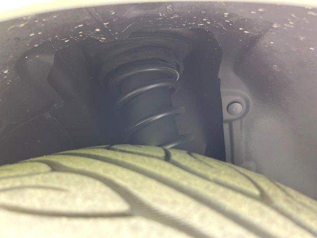 お車を安心してお乗りいただく為には、足回りの定期点検が欠かせません。サービスサポート（有償保証）では無料点検もご提供しており、安心のカーライフをお過ごしいただけるサポート体制が整っています。