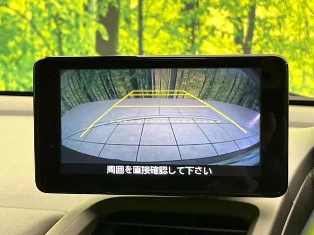 【バックカメラ】駐車時に後方がリアルタイム映像で確認できます。大型商業施設や立体駐車場での駐車時や、夜間のバック時に大活躍！運転スキルに関わらず、今や必須となった装備のひとつです！
