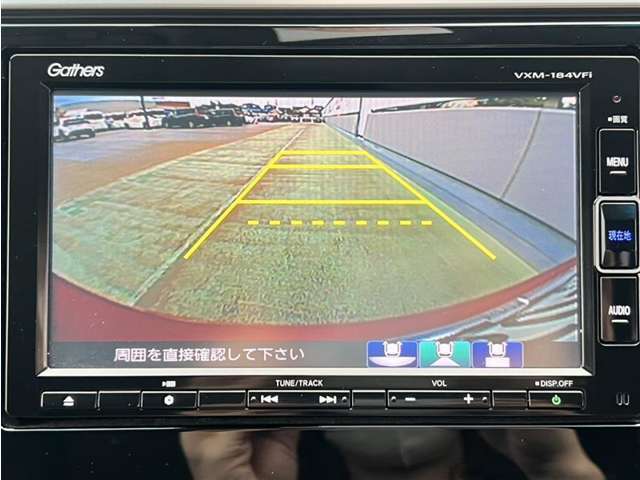 バックカメラが付いているので後方確認が非常にしやすいです。今や運転初心者も熟練者も必須装備！ついていて損はないですね♪