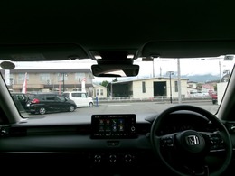 大きなフロントガラスで視界も良好☆