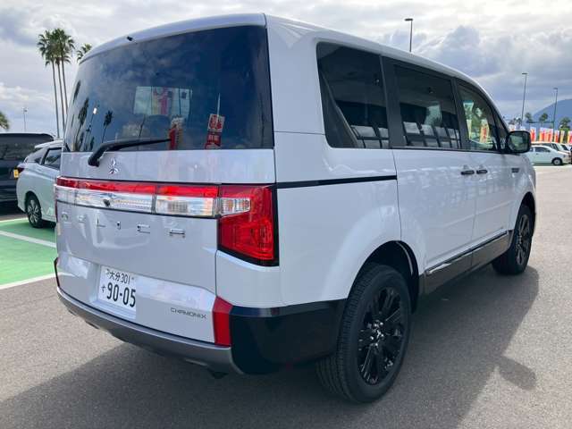 右斜後ろです！