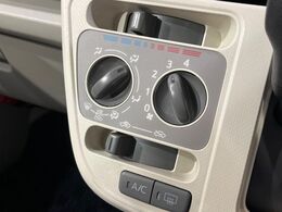 寒い冬も暑い夏も全席に快適な空調を届けてくれる、ダイヤル式エアコンを装備♪