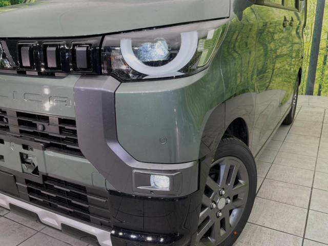 【LEDヘッドライト】悪天候や夜間走行時も良好な視界を確保し安心して運転できる高輝度LEDヘッドライトを装備！点灯速度が早く、消費電力も抑えられています。