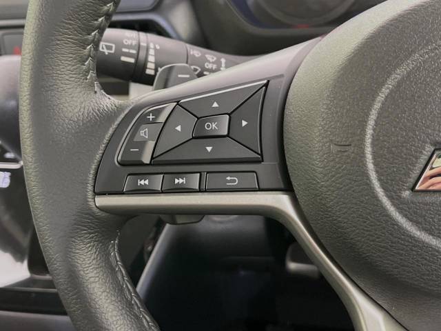 【ステアリングスイッチ】運転中、前方から目線をそらすことなく、オーディオ等の操作が可能な便利機能！安心＆快適なドライブを演出してくれます♪