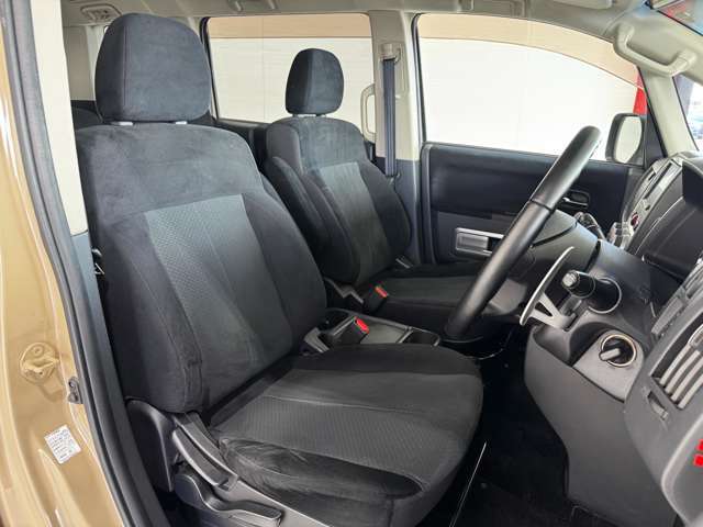 運転席シート廻りは使用感も少なく、良好な状態となっています。丁寧に使われていたことがよくわかりますね。