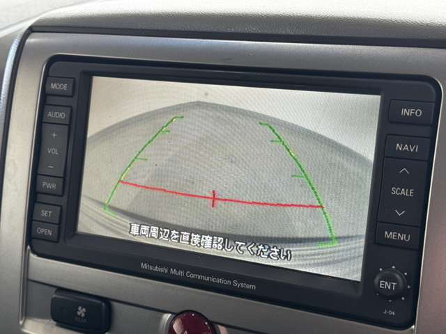 【バックカメラ】駐車時に後方がリアルタイム映像で確認できます。大型商業施設や立体駐車場での駐車時や、夜間のバック時に大活躍！運転スキルに関わらず、今や必須となった装備のひとつです！