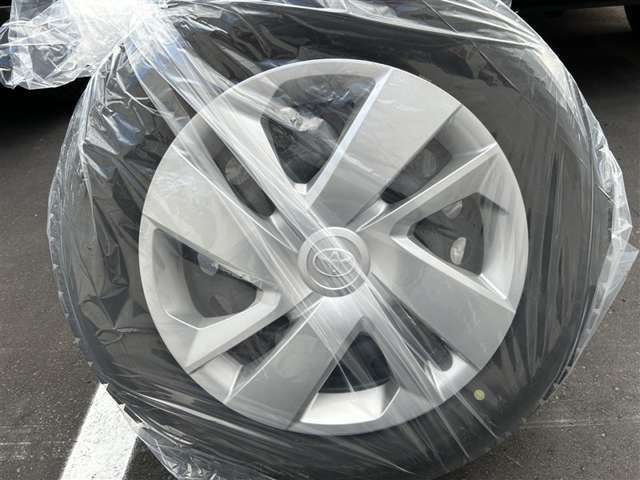 スタッドレスタイヤ付きで冬も安心です！