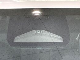 【トヨタセーフティセンス】走行中に前方の車両等を認識し、衝突しそうな時は警報とブレーキで衝突回避と被害軽減をアシスト。より安全にドライブをお楽しみいただけます。