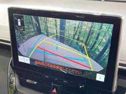 【バックカメラ】駐車時に後方がリアルタイム映像で確認できます。大型商業施設や立体駐車場での駐車時や、夜間のバック時に大活躍！運転スキルに関わらず、今や必須となった装備のひとつです！