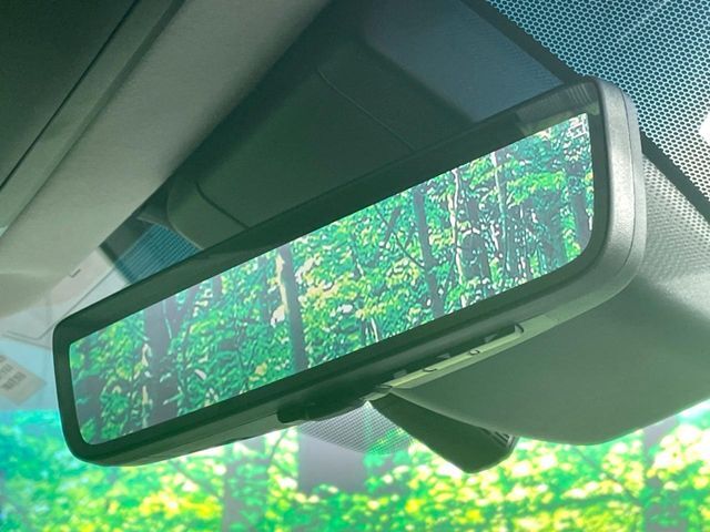【デジタルインナーミラー】後席の大きな荷物や同乗者で後方が確認しづらい時でも安心！カメラが撮影した車両後方の映像をルームミラー内に表示。クリアな視界で状況の確認が可能です！